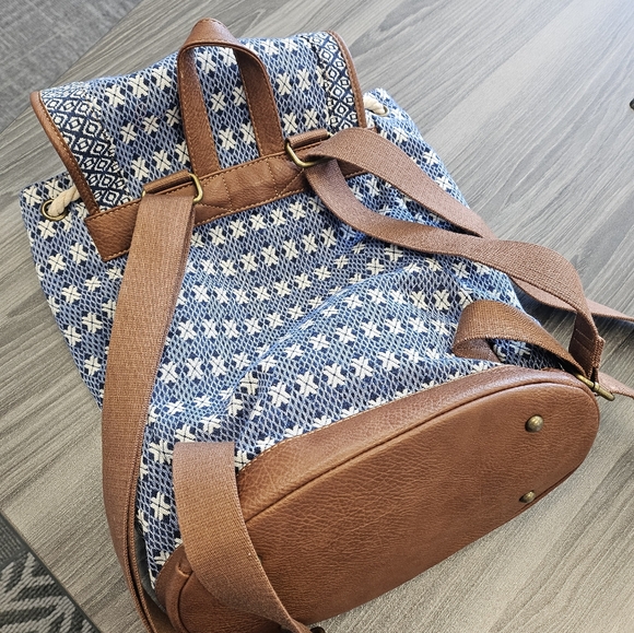 Backpack - Picture 3 of 4